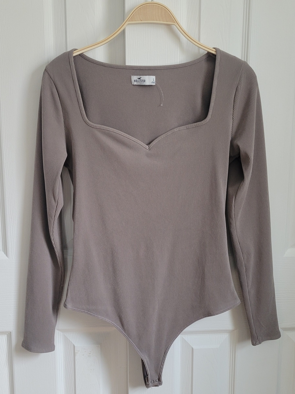 Hollister Ribbed Long-Sleeve Taupe Bodysuit Sweetheart Neck Fitted Women's Large